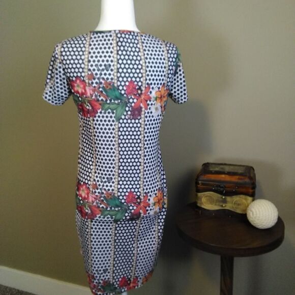 Cativa dress Sz P  - Picture 2 of 11